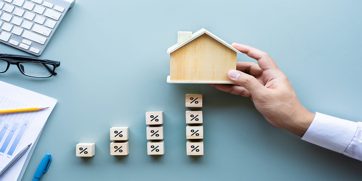 House and percentages, representing 70 percent rule for house flipping.
